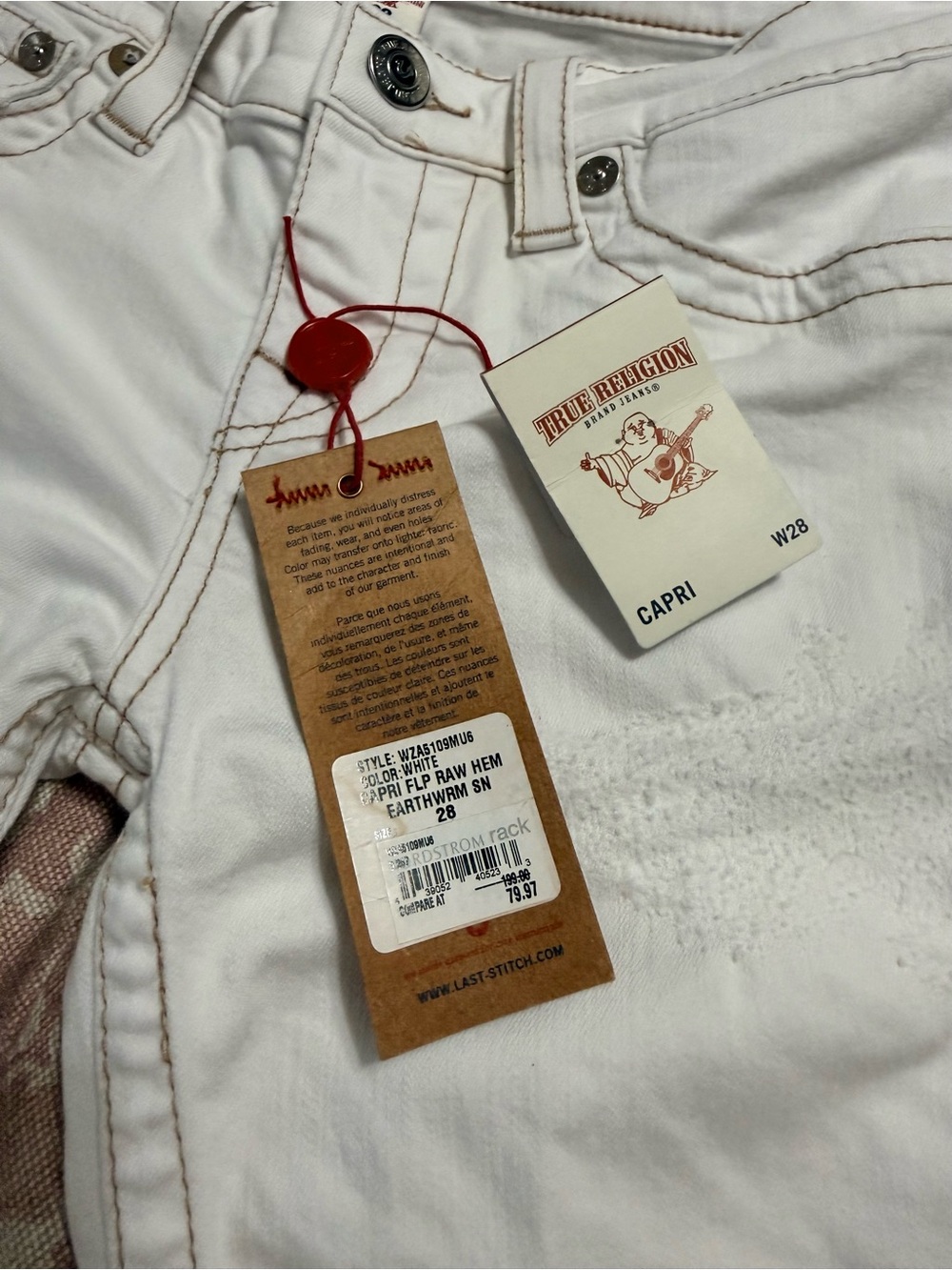NWT True Religion White Distressed Women’s Capri Jeans Sz 28 w/flaws - Picture 3 of 7